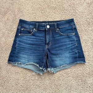 American Eagle Women's Super Stretch Shortie Shorts in Dark Blue Wash sz 8